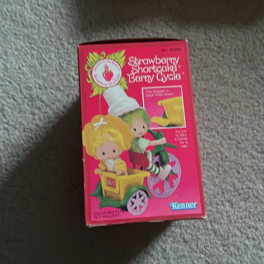 NIB Vintage Strawberry Shortcake Berry Cycle - Picture 3 of 3